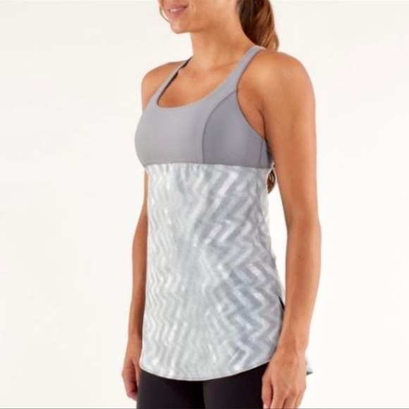 Lululemon Venus Tank in Grey womens size 8 - Picture 3 of 11